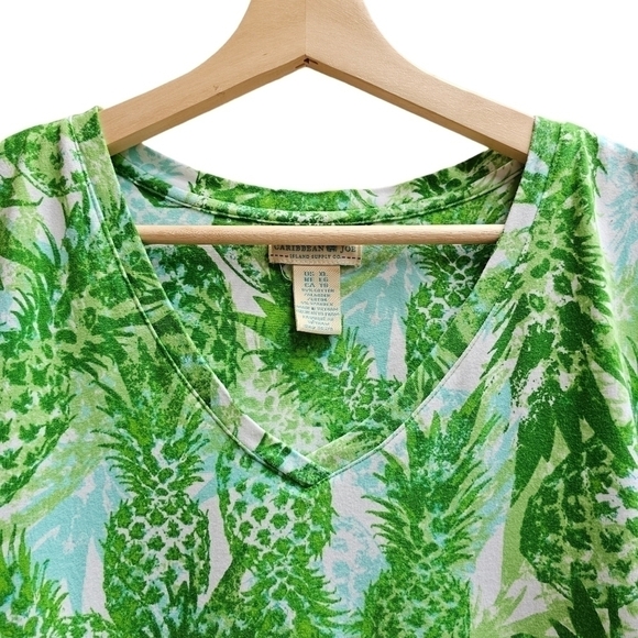 Caribbean Joe Bermuda Upside-down Pineapple V-Neck Top, Size XL - Picture 4 of 7